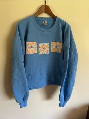 Vintage | blue patchwork buttons floral pullover